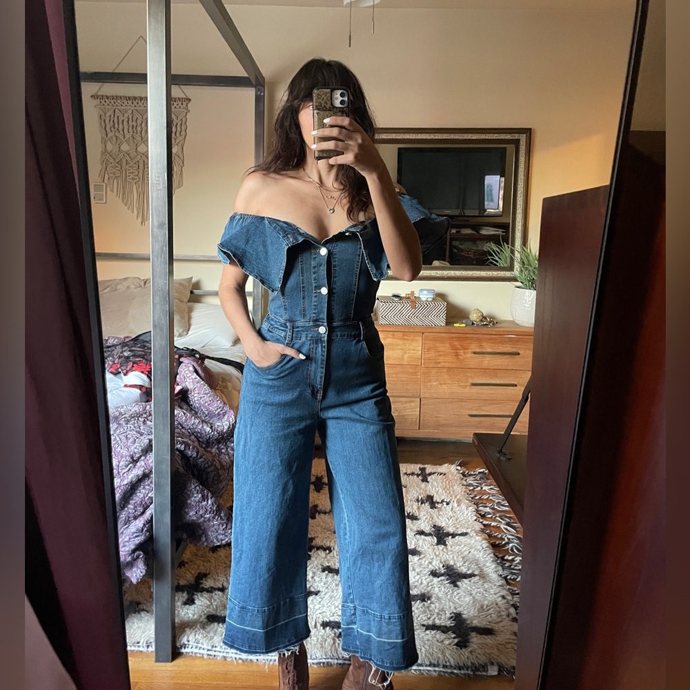 Cropped leg Denim jumpsuit. Vintage style small.